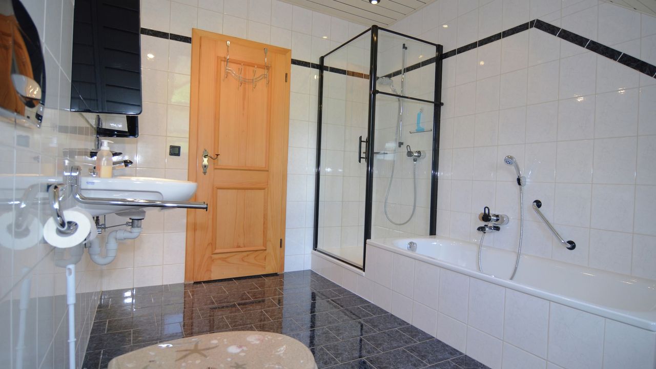 BathRoom BathRoom